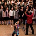 Bola_with_a_joyful_choir_in_Japan