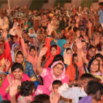 Pakistan crowd worship